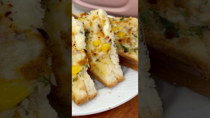Cheesy Garlic Bread in Air Fryer 🧄🧀 | Easy Garlic Bread Recipe | Ready in 6 Minutes! #shorts