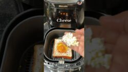 Egg bread breakfast recipe in air fryer #shorts #eggbreakfastrecipe #trending #egg #bread #viral #yt
