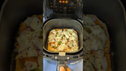 First Pizza 🍕 Recipe in Air Fryer 🤤😋|| Easy Bread Pizza🍕 Recipe 🫣🤤 #shorts #viral #pizza #recipe #yt