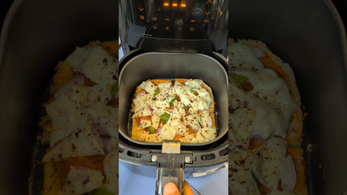 First Pizza 🍕 Recipe in Air Fryer 🤤😋|| Easy Bread Pizza🍕 Recipe 🫣🤤 #shorts #viral #pizza #recipe #yt