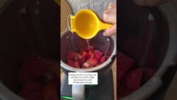 Fruchtige Erdbeer-Mango-Limo in nur zwei Schritten 🍓🥭 | Thermomix® Rezept