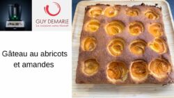 Gâteau aux abricots et amandes ￼