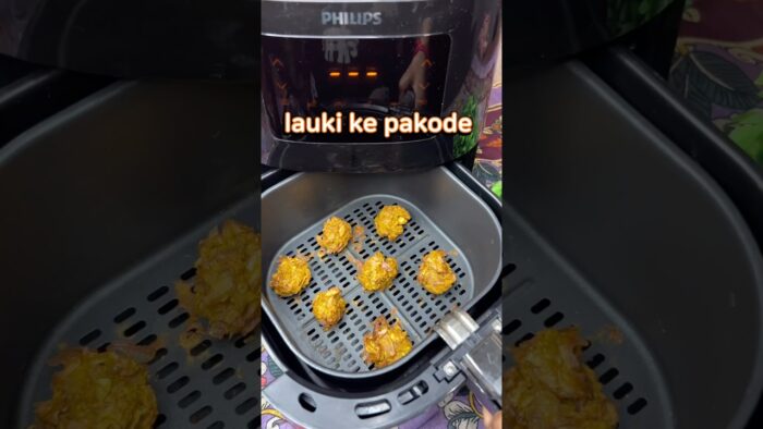Lauki Ke Pakode #ytshorts #recipe #food #cooking#pakode #reels#trending#airfryerrecipes#snacks#easy