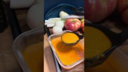 Pisto, patatas, huevos y lubina en Thermomix #thermomix #menu #receta #lubina #karambiruli