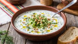 Bulgaria da una lección a España: la sopa fría de pepino que llega para desbancar al gazpacho y  ...