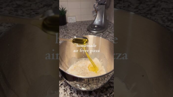 homemade pizza in the air fryer! full recipe below! #recipe #viral #dinner #trend #cooking #pizza