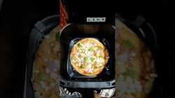 pizza in air frier #shorts #youtubeshorts #pizza #airfryer #airfryerrecipes #food #recipe #cooking