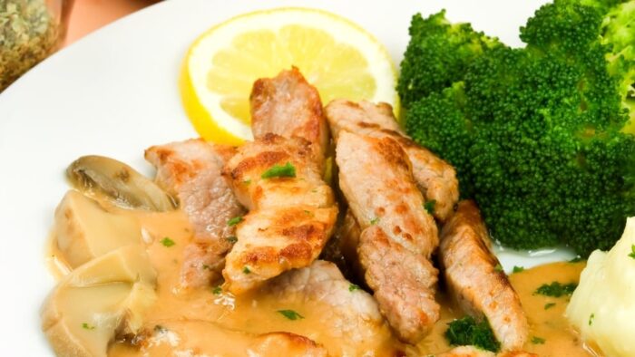 Solomillo de cerdo con champiñones: receta fácil con salsa cremosa paso a paso