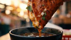 Tacos de birria con consomé