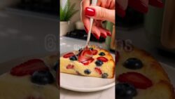 Cheesecake Proteica na Air Fryer 🍓 Sem Cream Cheese e Muito Cremosa!