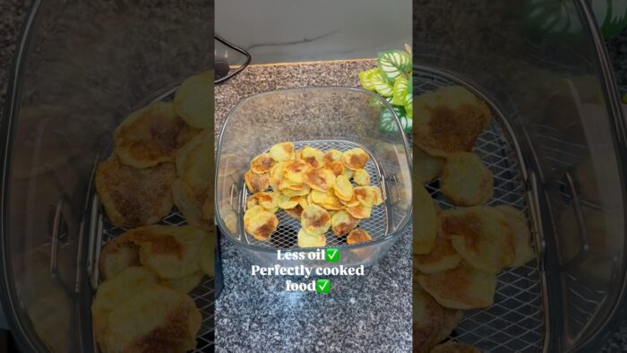 🥔✨ Crispy Potato Chips, guilt-free! 💚 #viral #recipe #food #shortsfeed #cooking #eveningsnacks