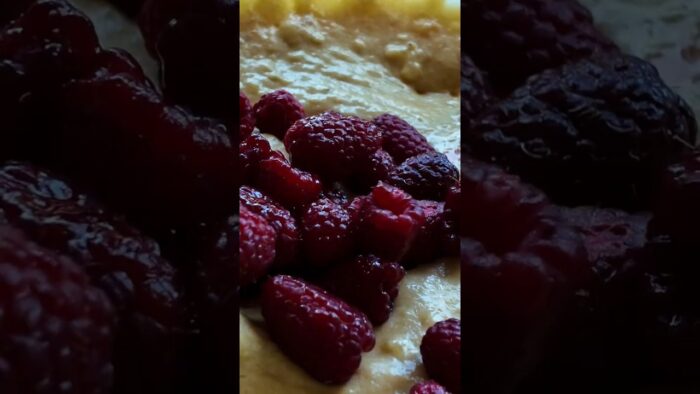 Raspberry Banana Cake in the Air Fryer 🍓🍌 #Shorts