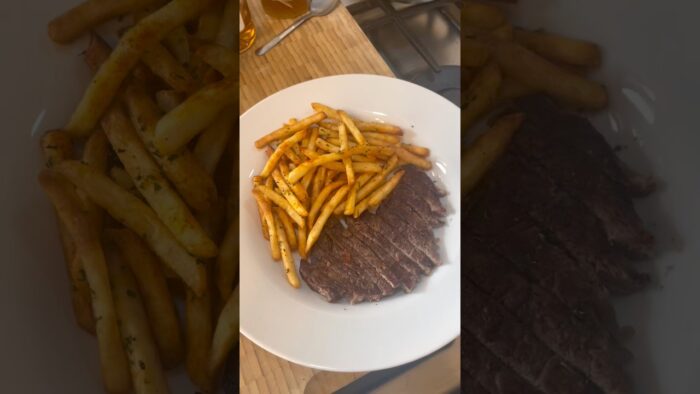 Steak frites from frozen #airfryer #steak #steakfrites #cooking #recipe