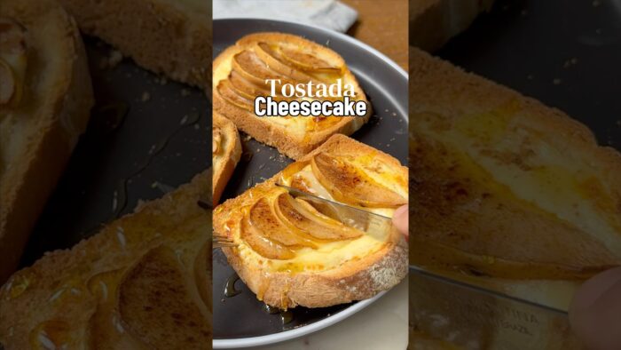 Tostada cheesecake con peras y canela 💪 #airfryer #recetasfaciles #recetassaludables #cheesecake