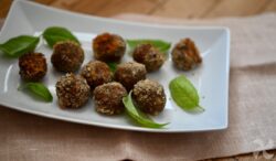 Albóndigas aromatizadas cocinadas en el horno