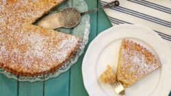 Bizcocho con copos de avena sin harina: receta saludable y muy esponjosa