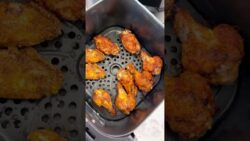 АРОМАТНЫЕ КРЫЛЫШКИ В СЫРНОМ МУНДИРЕ 🍗🧀 #shorts #крылышки #закуски
