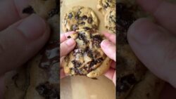🍪 Air Fryer Chocolate Chip Cookies are crispy on the outside, and soft & chewy on the inside.