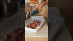 Brochetas de solomillo de cerdo con arroz