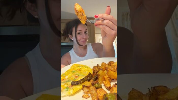 Easy airfryer breakfast potato recipe! 🥔 🧅 🫑
