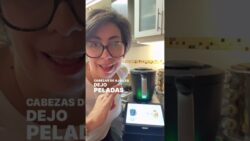 Pela ajos en thermomix!! Usa el peeler para este modo.