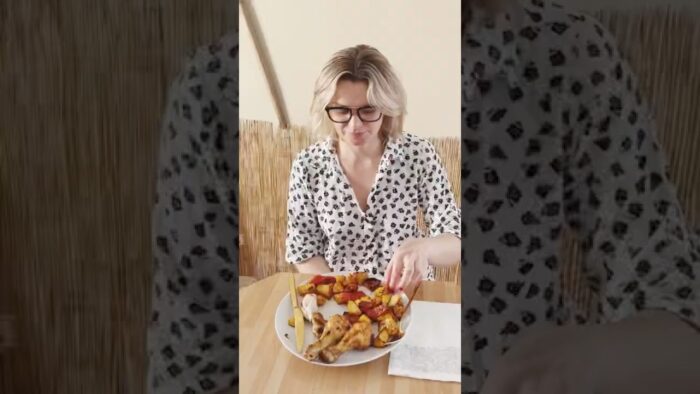 Rápido y fácil. Pollo asado con patatas y tomates. Air fryer recetas. #short #pollo