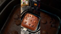 The MOST Moist Chocolate Cake in an Air Fryer! | Easy Recipe 🍫 #shorts #treingvideo