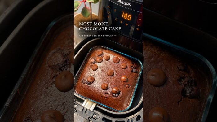 The MOST Moist Chocolate Cake in an Air Fryer! | Easy Recipe 🍫 #shorts #treingvideo