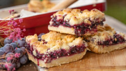Galletas de mantequilla rellena de frutos del bosque